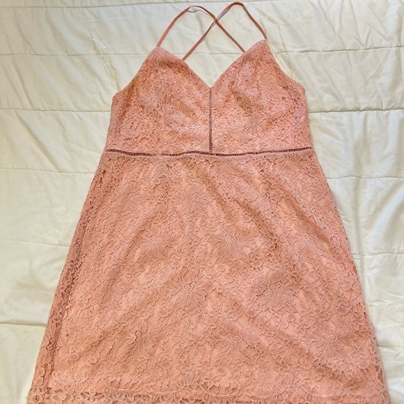 Pink lace dress with lining - Picture 3 of 4